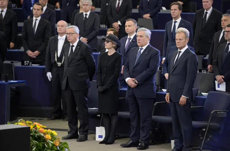 Euroopa Komisjoni president Jean-Claude Juncker, kadunukese ülejäänud pereliikmed tõrjunud teine abikaasa Maike Kohl-Richter, Euroopa Parlamendi president Antonio Tajani ja ülemkogu eesistuja Donald Tusk.