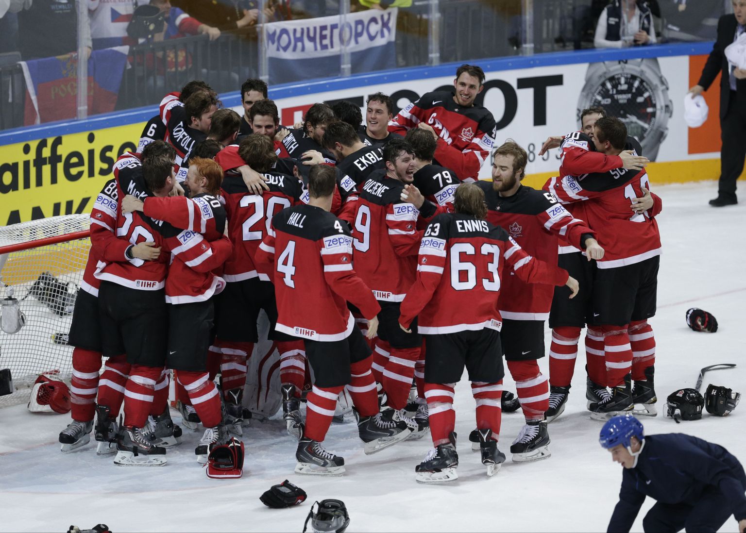 Kanada (punases) ja Venemaa MM-finaalis.