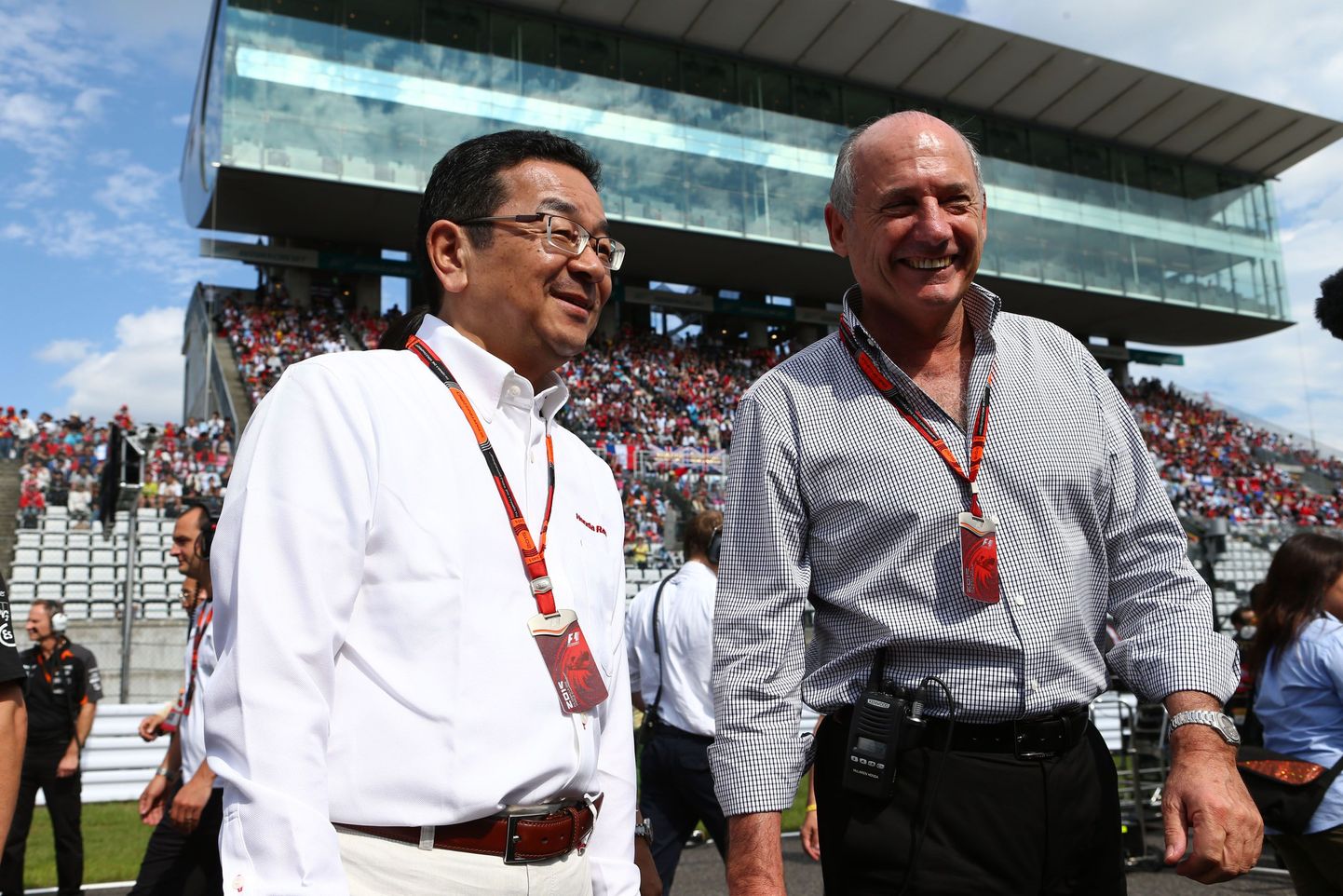 McLareni juhatuse esimees Ron Dennis (paremal) ja Honda tegevjuht Takahiro Hachigo.
