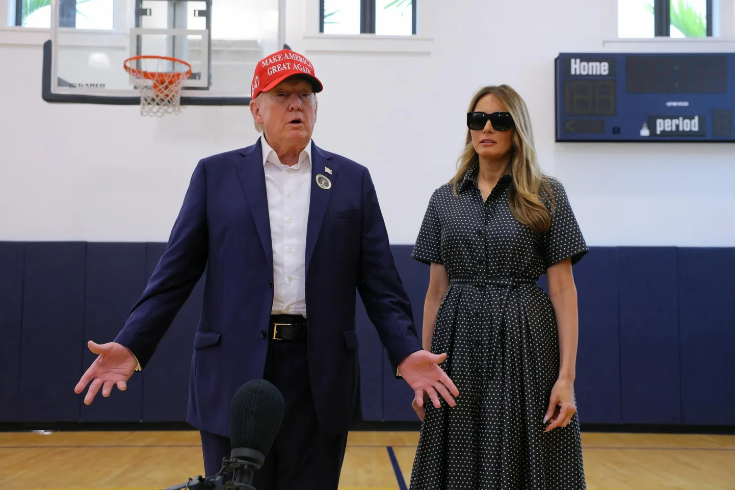 Donald Trump käis abikaasa Melaniaga valimas Floridas Pal Beachis. Tema konkurent Kamala Harris hääletas kirja teel.