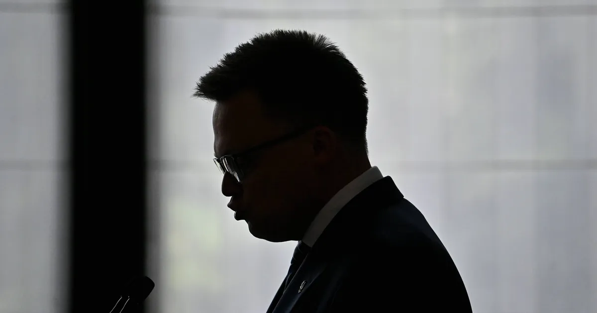 Poland's Political Shift: Smaller Parties Rise Under Tusk