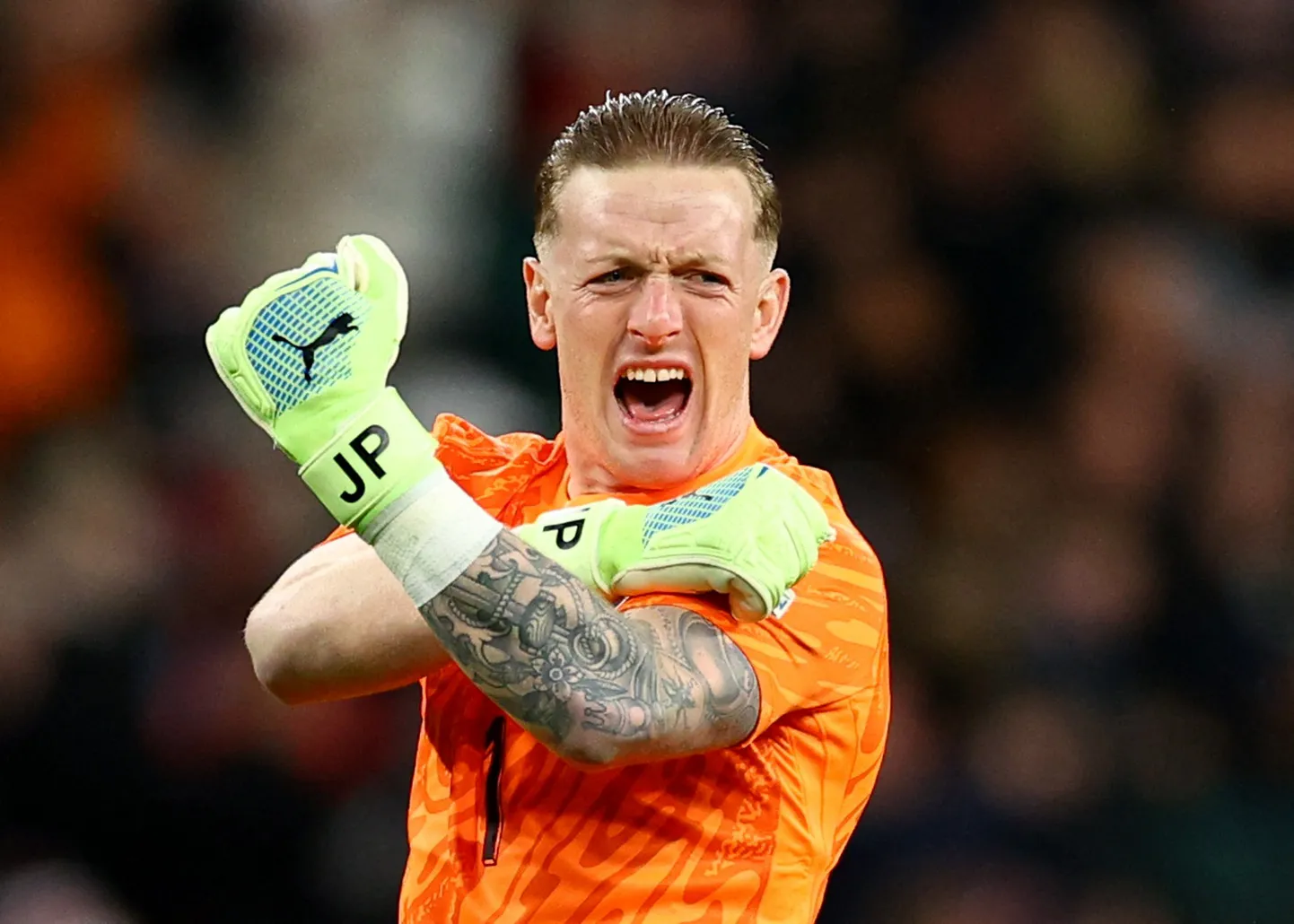 Inglismaa jalgpallikoondise väravavaht Jordan Pickford tähistab kaaslaste järjekordset väravat. Iirimaa alistati 5:0 ja selle tulemusega tagati naasmine A-divisjoni, kust 2022 välja pudeneti.