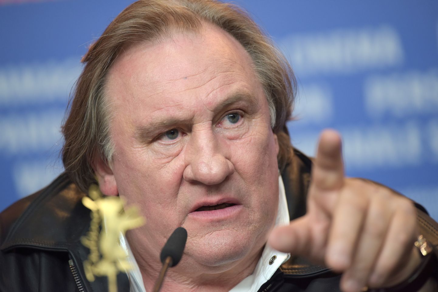 Filmitäht Gérard Depardieu ütleb avalikus kirjas, et naisele liiga teha oleks tema jaoks sama, mis oma emale kõhtu virutada