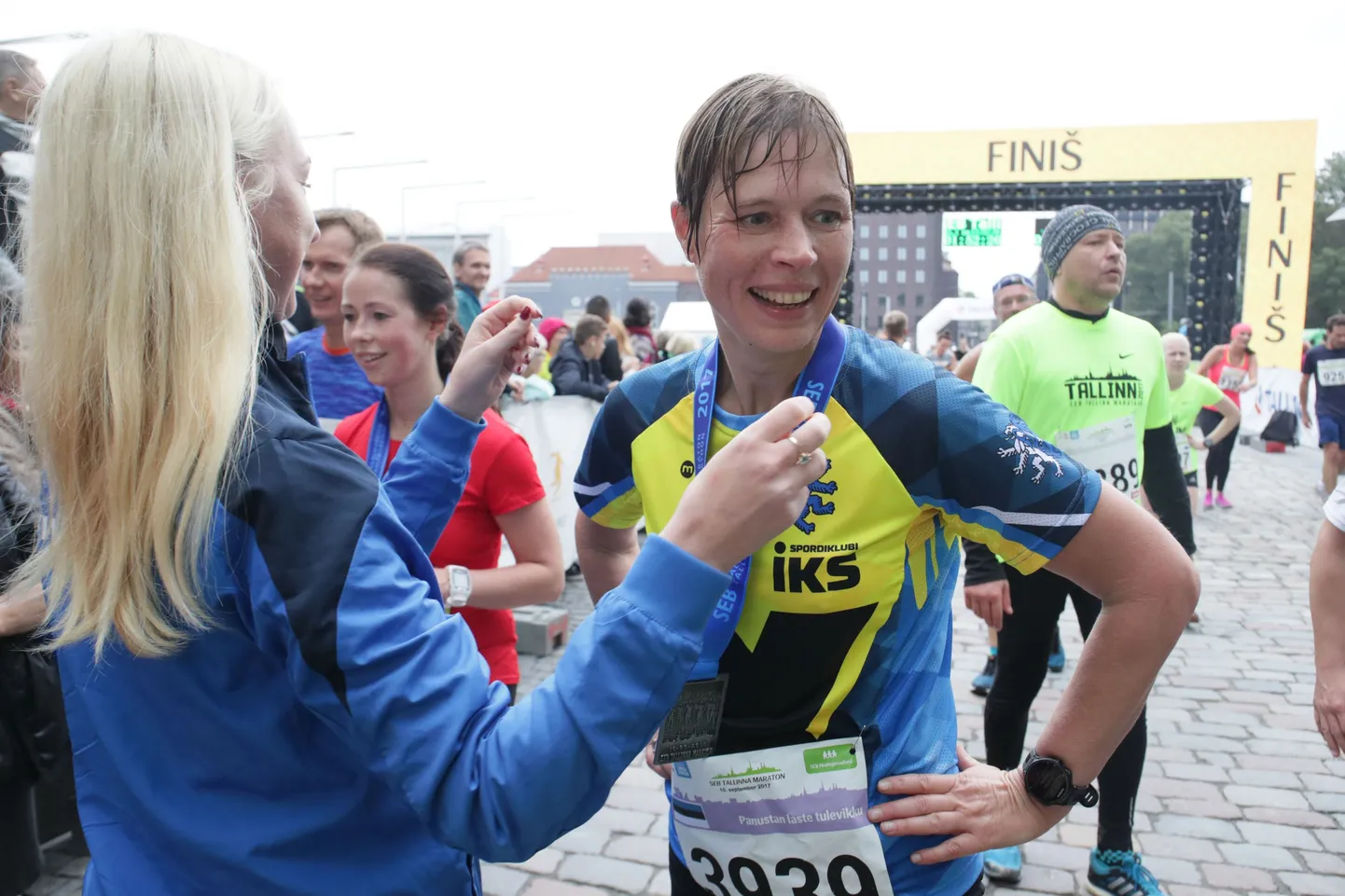 President Kersti Kaljulaid poolmaratoni finišis