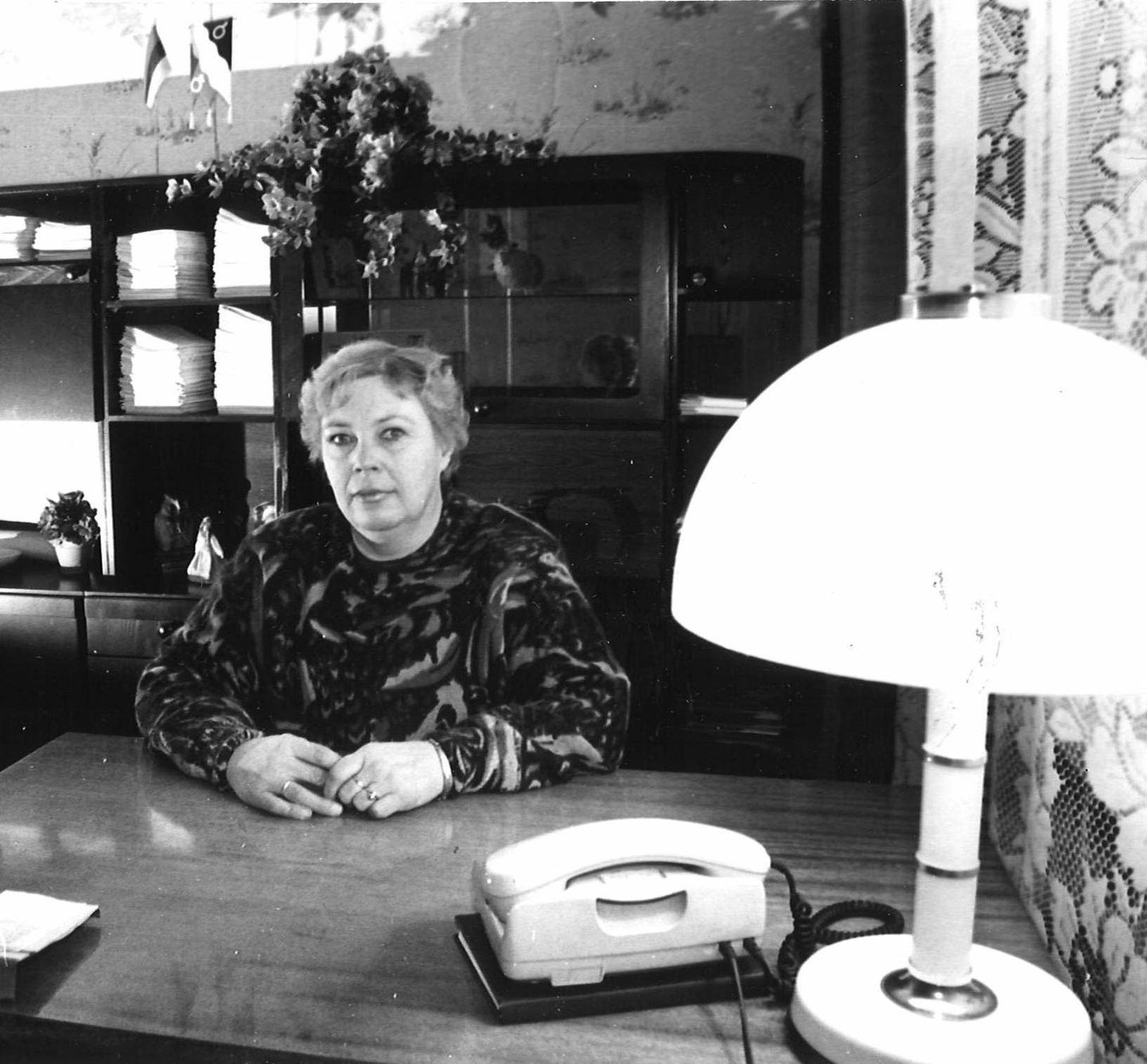 Silvi Lember Paistu vallavanemana oma kabinetis 1996. aastal.
