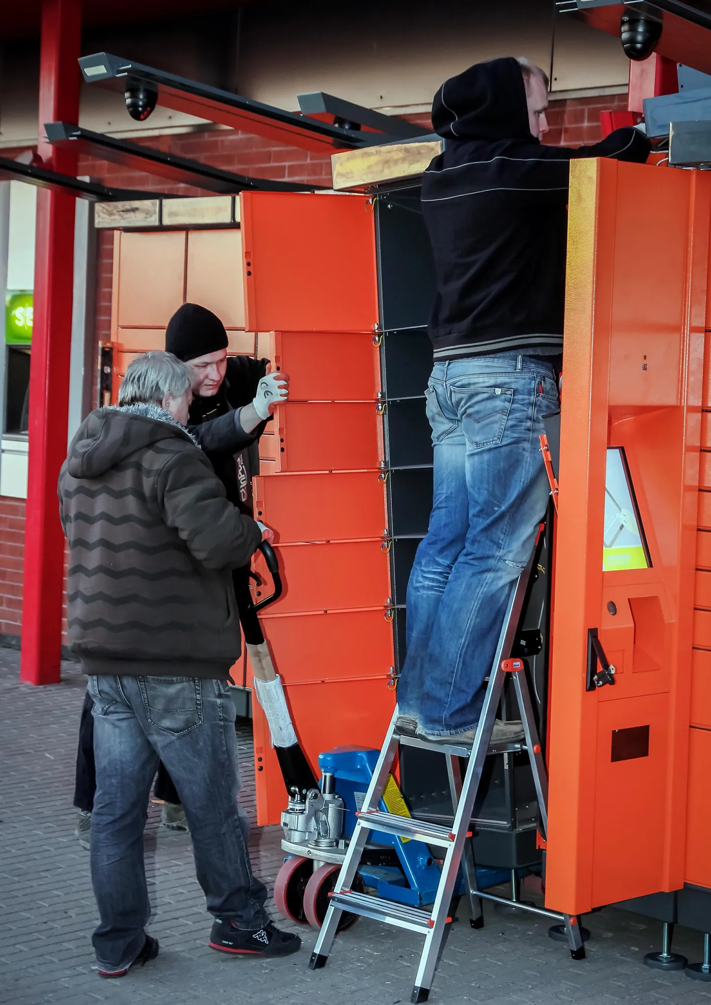 Eesti Post kavatseb 149 automaadiga võrku lisada sadakond pakikappi.