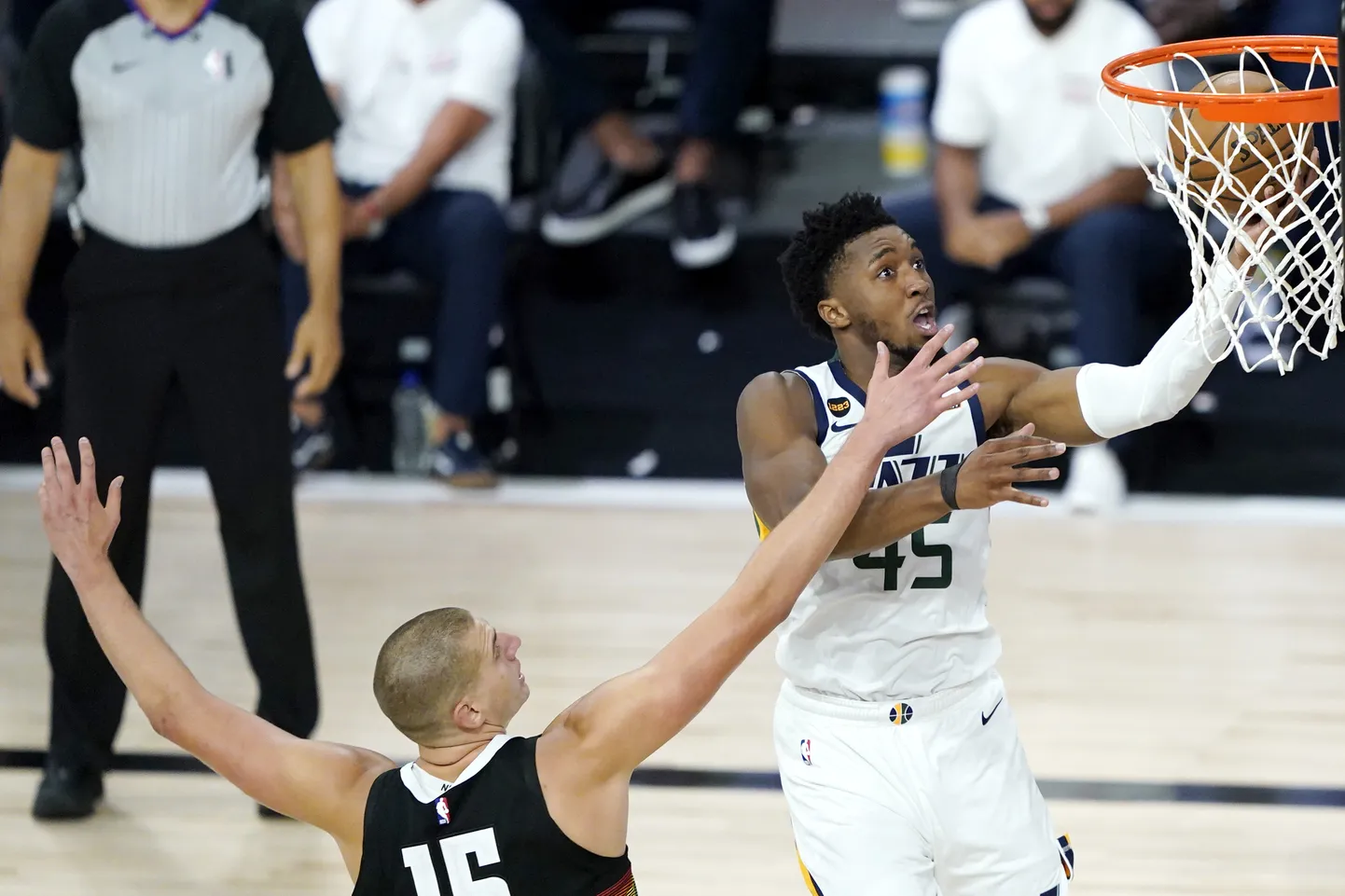 Donovan Mitchell (valges) pani püsti tõelise viskekontserdi.