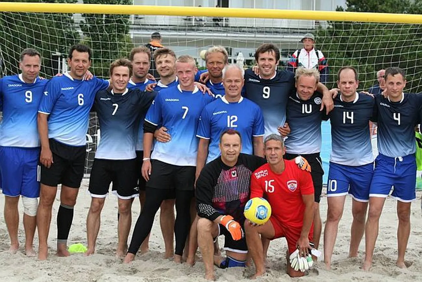 Pärnu linnavalitsuse võidukas meeskond.
