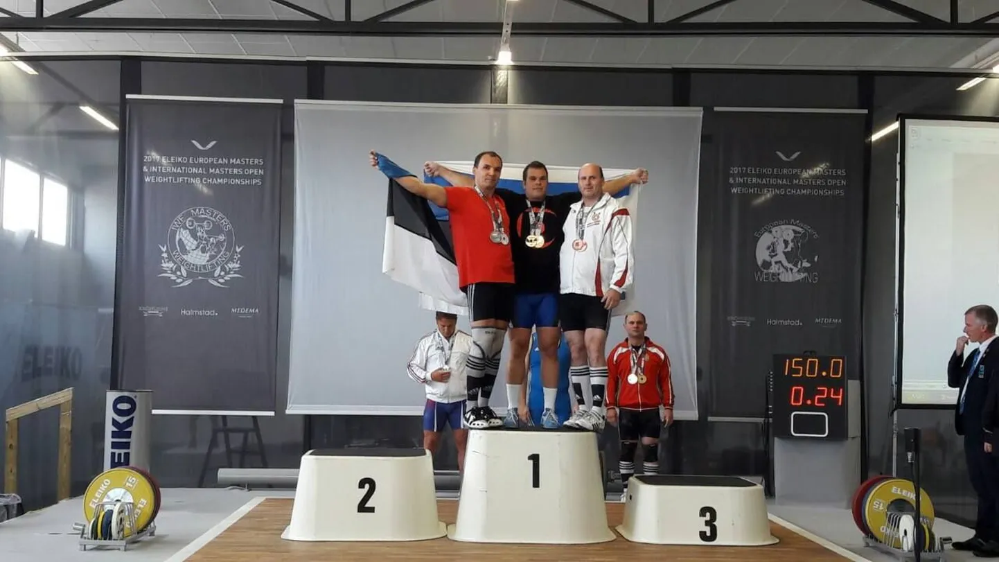 Urmas Treier (poodiumil vasakul) võitis veteranide EMil hõbemedali.