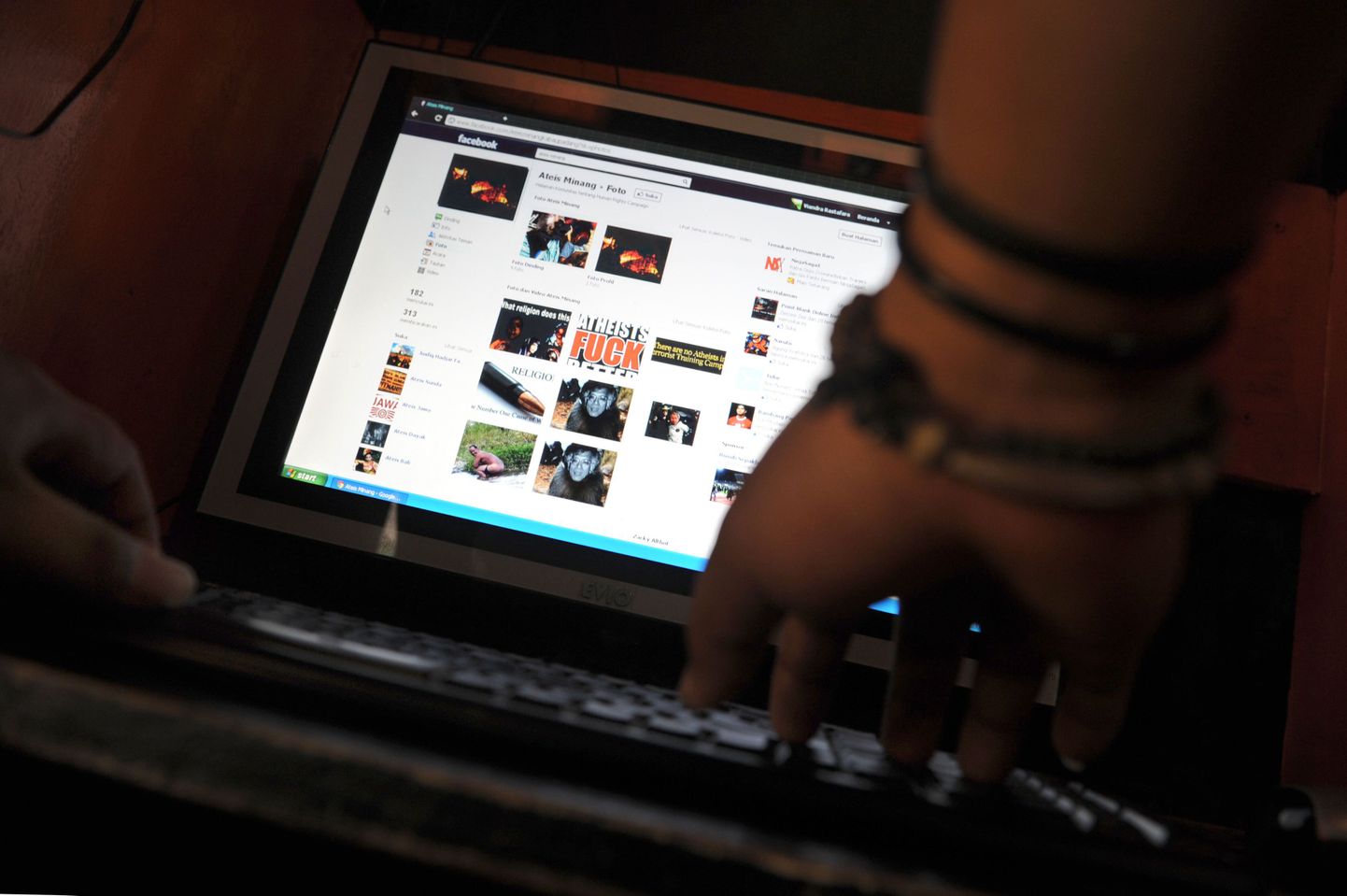 Briti politsei uurib Facebooki riputatud alaealiste seksivideot