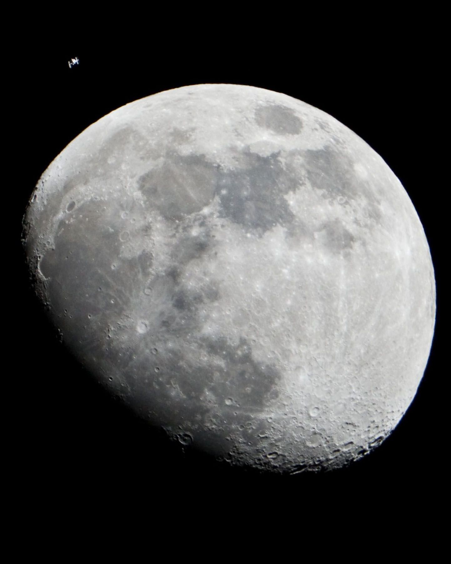 Rahvusvaheline kosmosejaam möödumas 4. jaanuaril Kuust