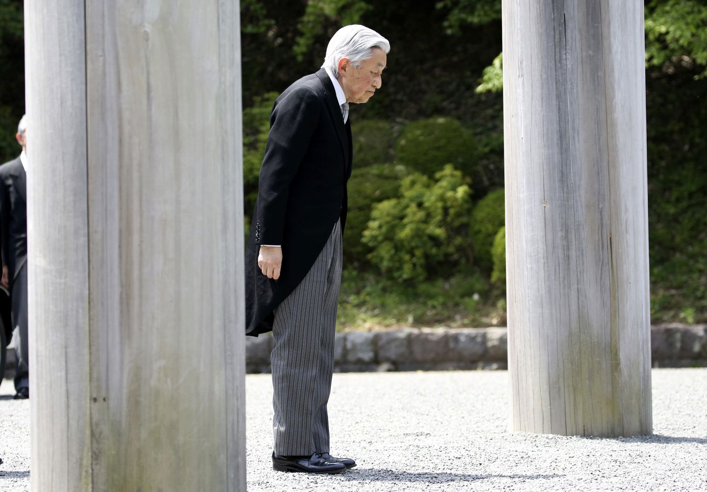Jaapani keiser Akihito külastas 23. aprillil 2019 keiserlikku Musashino mausoleumi, kuhu on maetud ta isa, keiser Hirohito