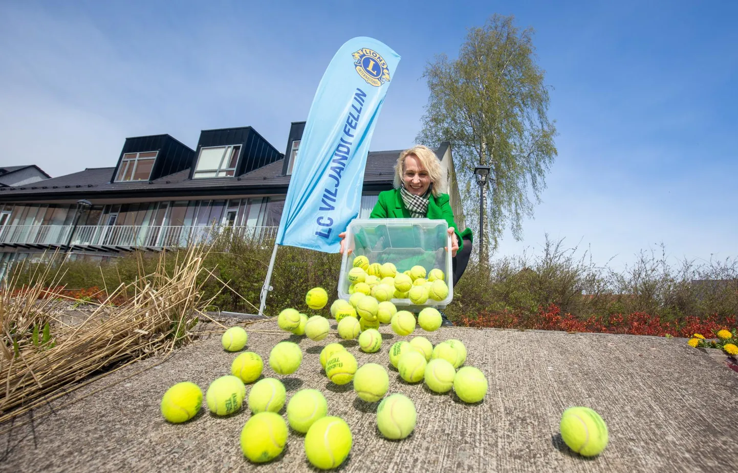 Tennisepallide varu on Lions-klubi Viljandi Fellin presidendi Kairit Olevi sõnul korralik. Nii palju, kui heategevuslikult müügilt pallipileteid soetatakse, kirjutatakse ka numbreid pallidele, et siis võistlusrajal kiireimad või fortuunale meelepäraseimad välja selgitada ja auhindu jagada.