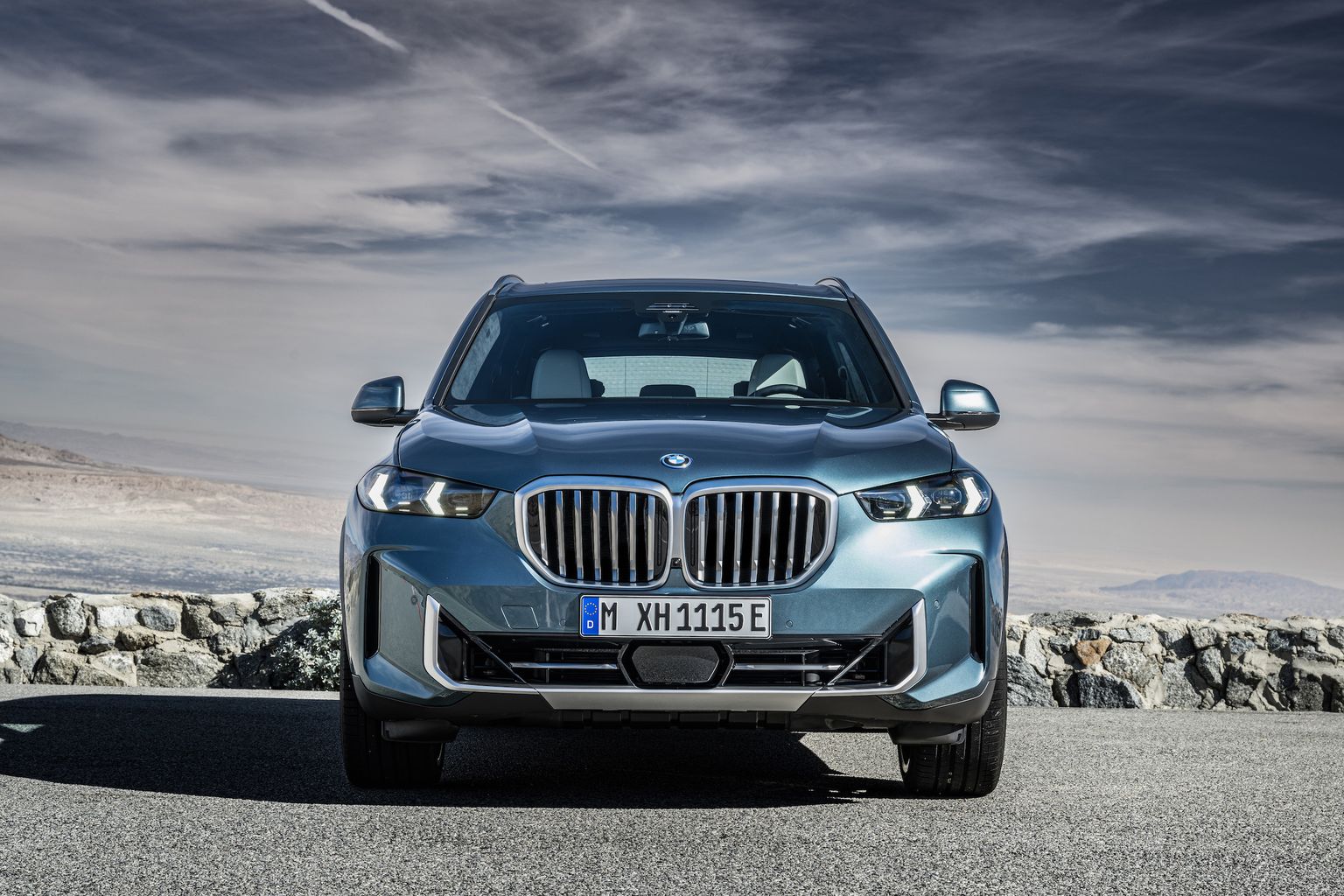 FOTO Jaudīgāks, modernāks un viedāks - jaunie BMW X5 un BMW X6 modeļi