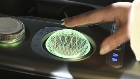 UUE PÕLVKONNA AUTOD ⟩ Kui käigukangi otsimisest saab seiklus