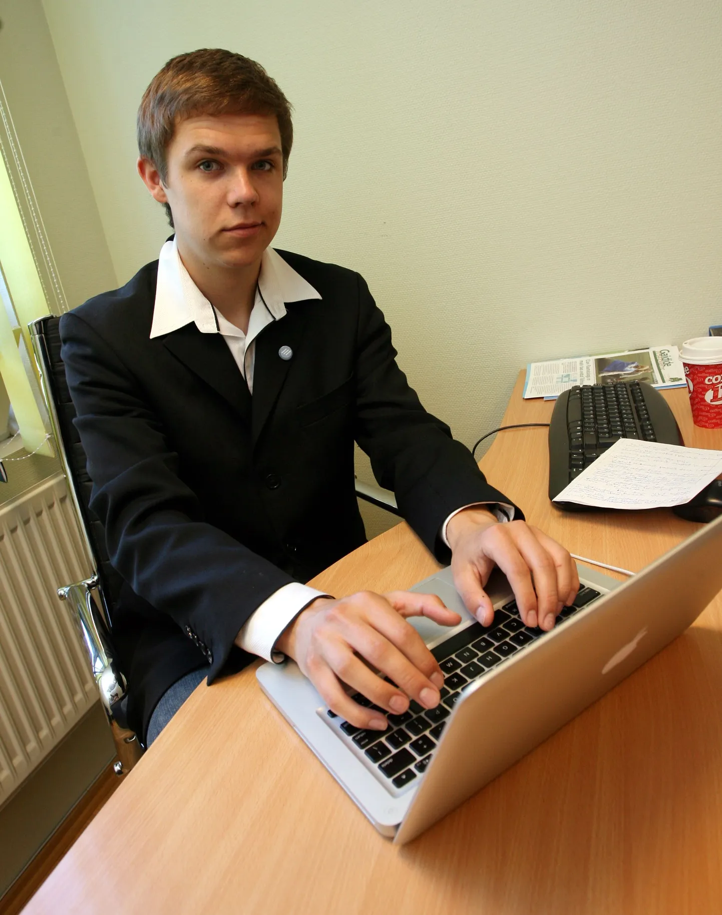 Kristo Peterson online-väitlemas.