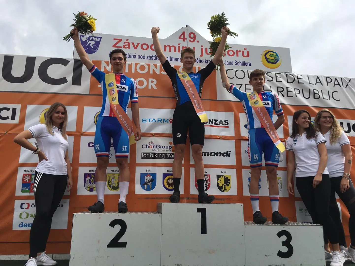 Romet Pajur (keskel) pjedestaali kõrgeimal astmel.