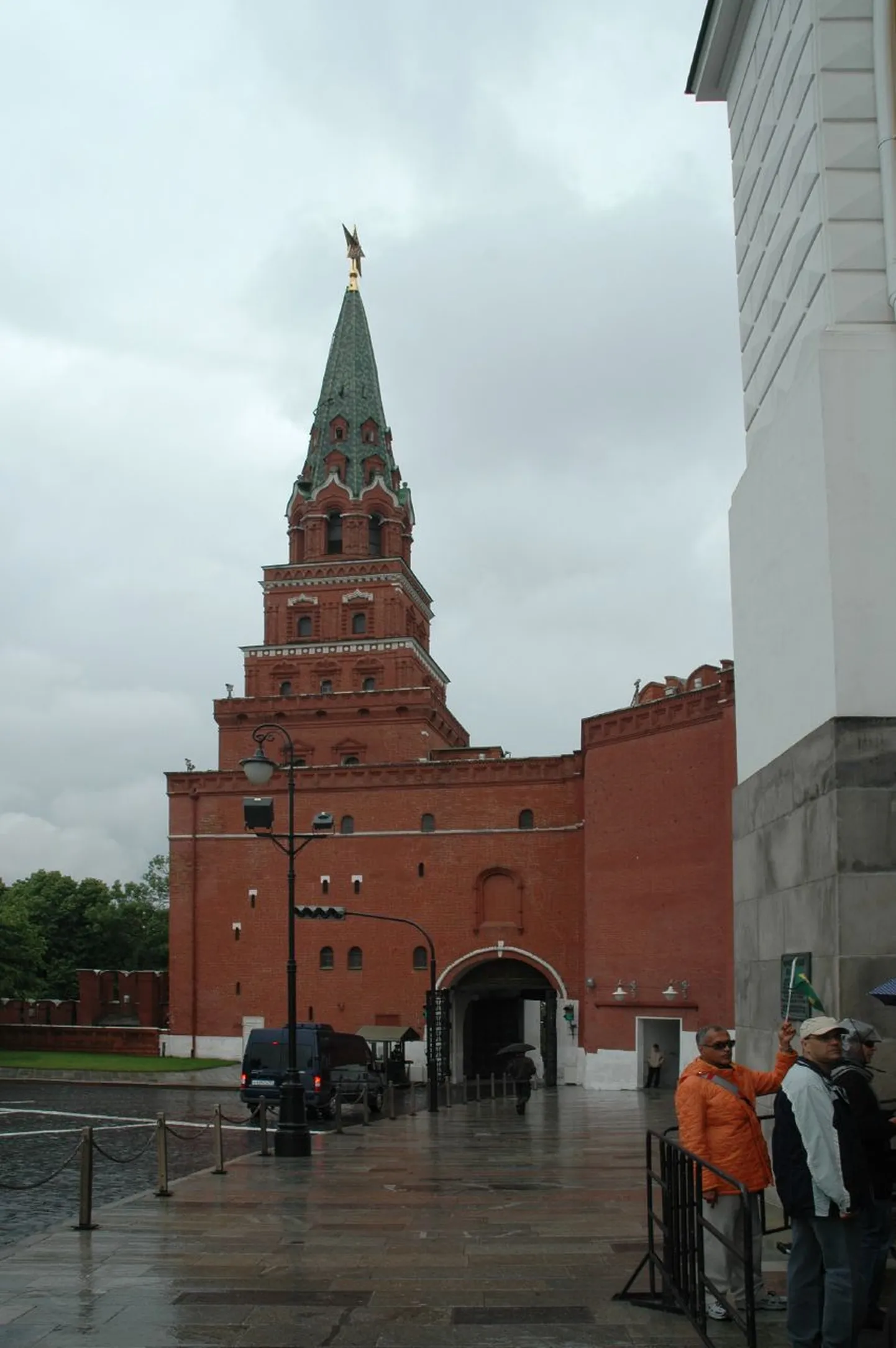 Borovitskaya Tower and Gate of the Kremlin in Moscow.