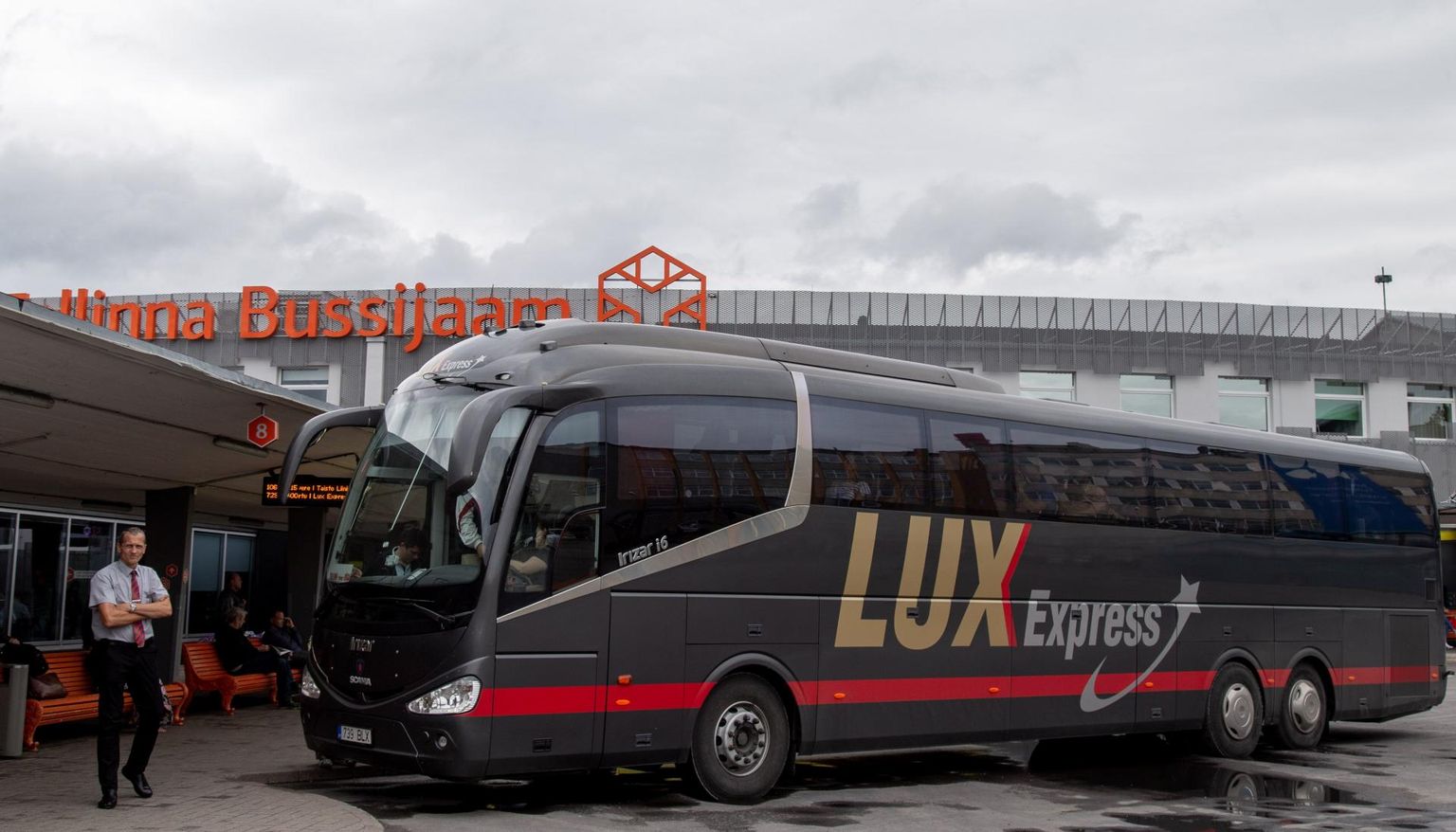 Автобус Lux Express на Таллиннском автовокзале