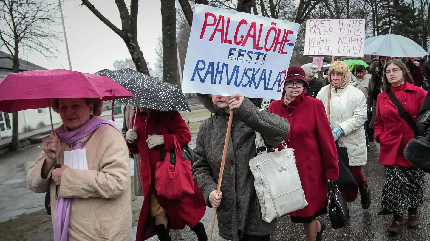 Võrdse palga probleem pole aastatega lahenenud. Meeleavaldus Pärnus 2014. aastal.