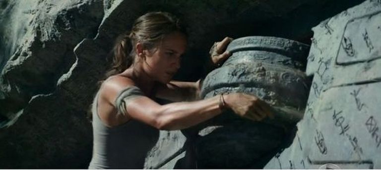 Kaader filmist «Lara Croft», pildil Alicia Vikander