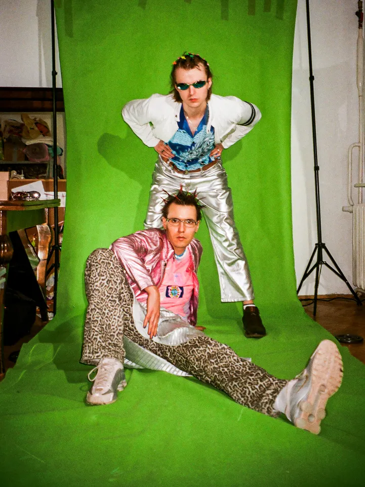 Poola hyperpop’i duo ei karda eristuda: «Vahel tuleb kanda inetut, et ...