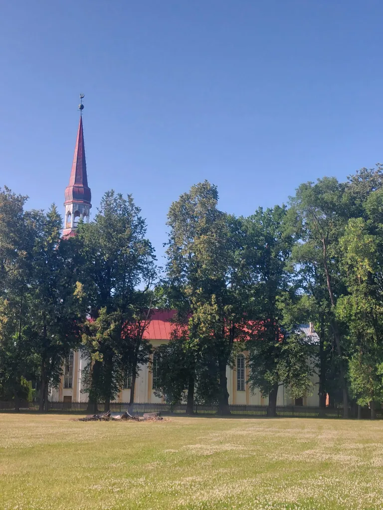 TÜ väljak Räpinas, kuhu oli seatud jaanilõke.