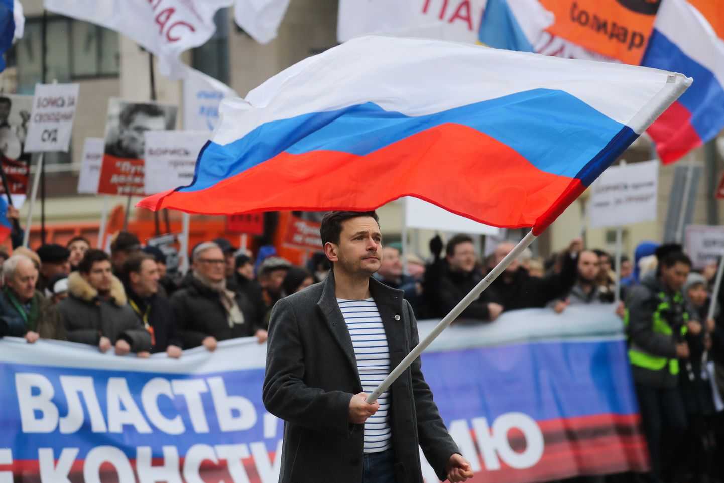 Opositsionäär Ilja Jašin Boriss Nemtsovi mälestusüritusel.