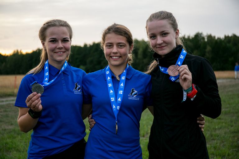 Noorte medalikolmik: Anett Laever, Jasmin Viinamägi, Gerli Sein.