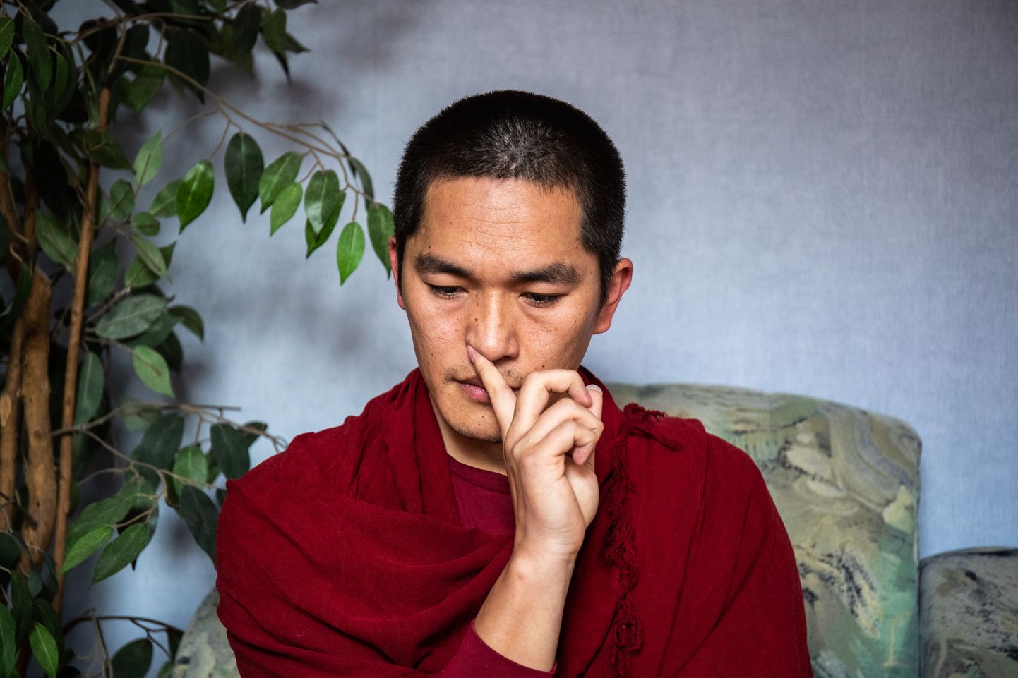 Chime Dorje tavatseb hingamisharjutust teha enne mediteerimist.