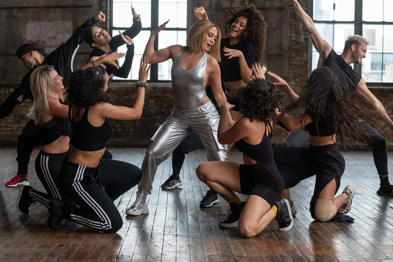 Marry Me, Jennifer Lopez. Film on hoogne ja kirgedest särisev kaleidoskoop romantikast, draamast, tantsust ja laulust.