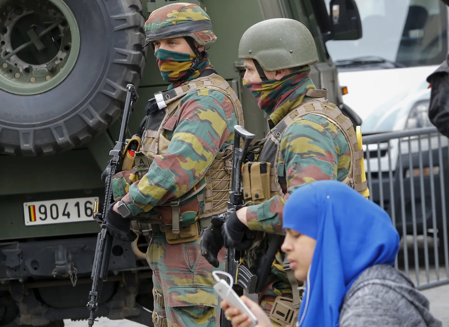 Belgia sõdurid patrullimas Brüsseli Molenbeeki linnaosas.