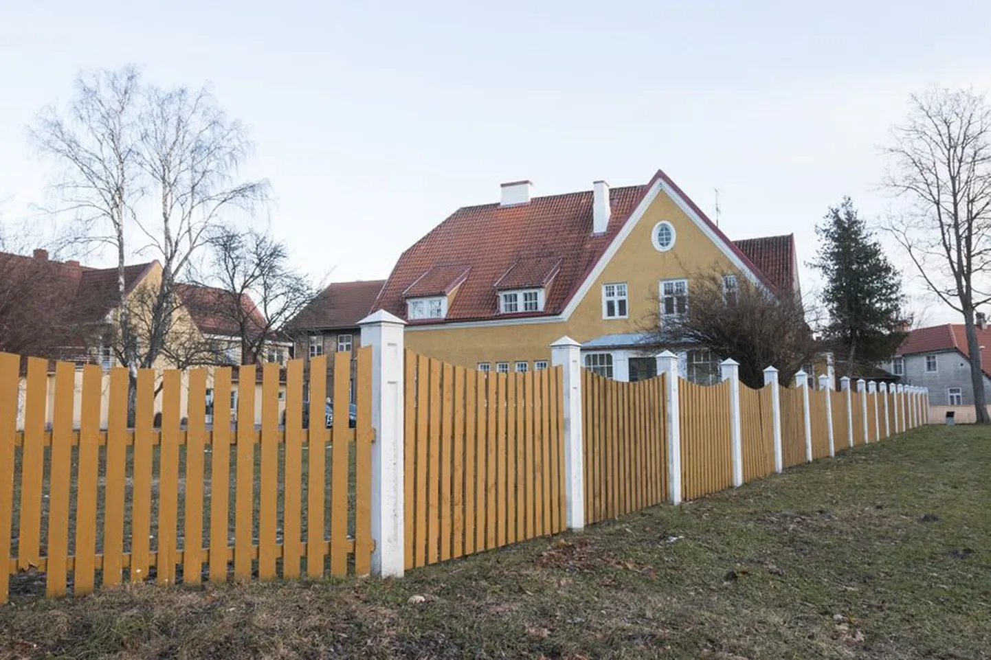 Ingeri maja ümbritsenud kaunis aed jääb linnavara hulgast väljaarvamise järel hoone omanikule.