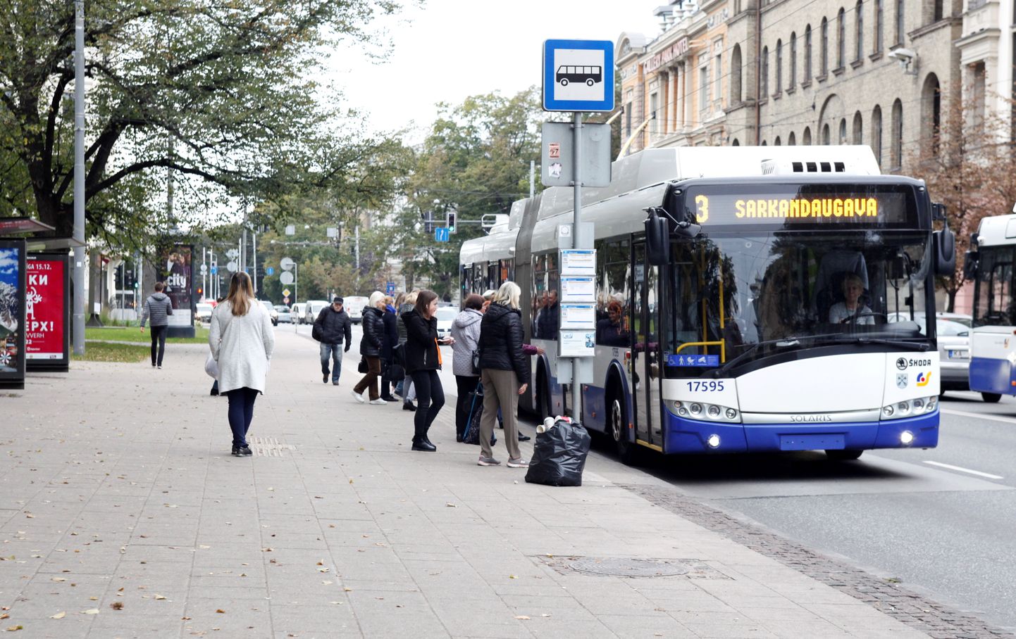Sabiedriskā transporta pieturvieta pie Latvijas Mākslas akadēmijas.
