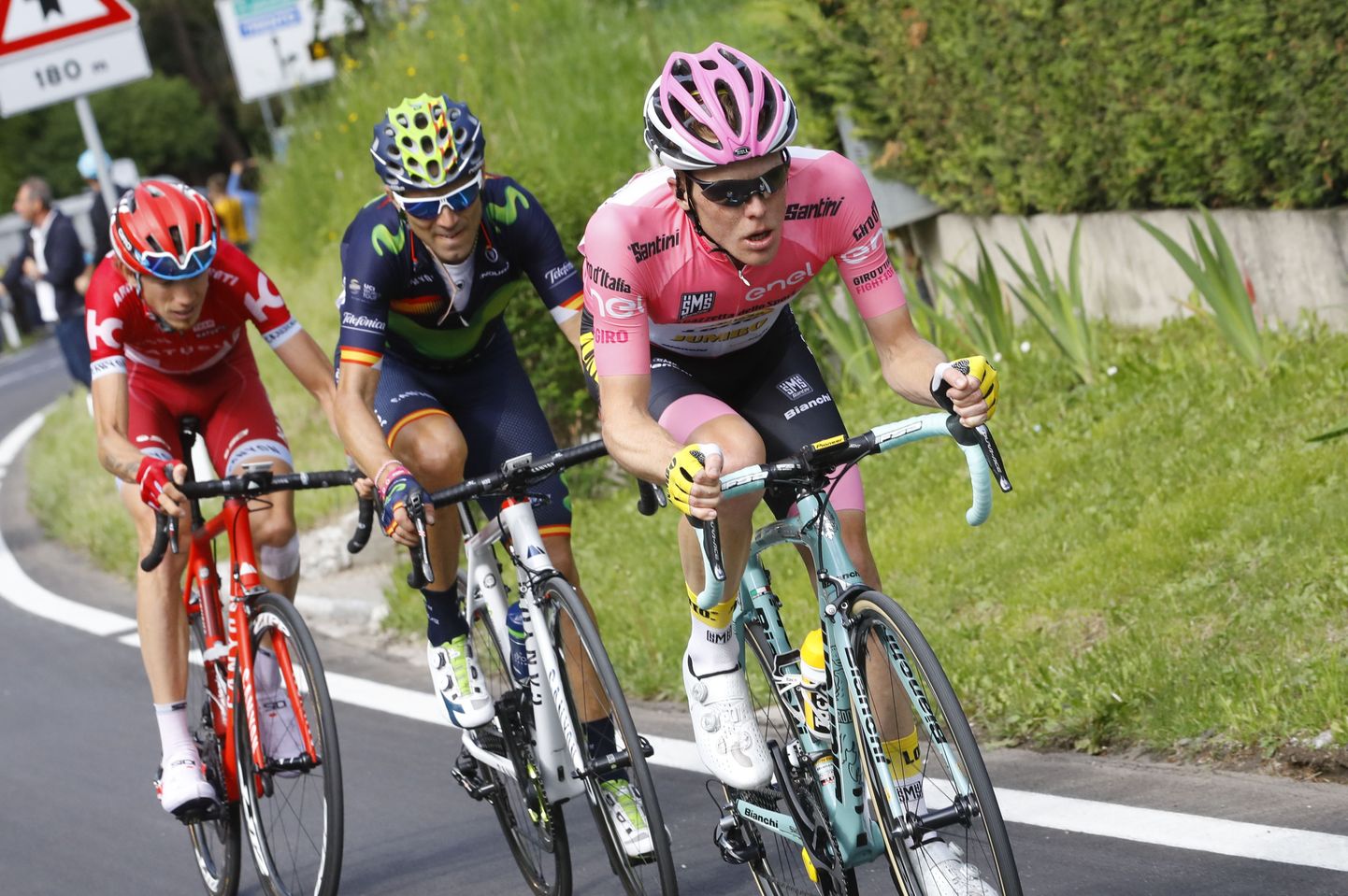 Giro d'Italia liider Steven Kruijswijk (roosas) on tegemas karjääri parimaid sõite.