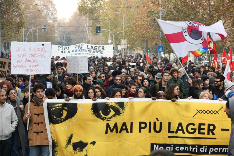 Siseminister Matteo Salvini migrandimääruse vastane meeleavaldus Milanos detsembris.