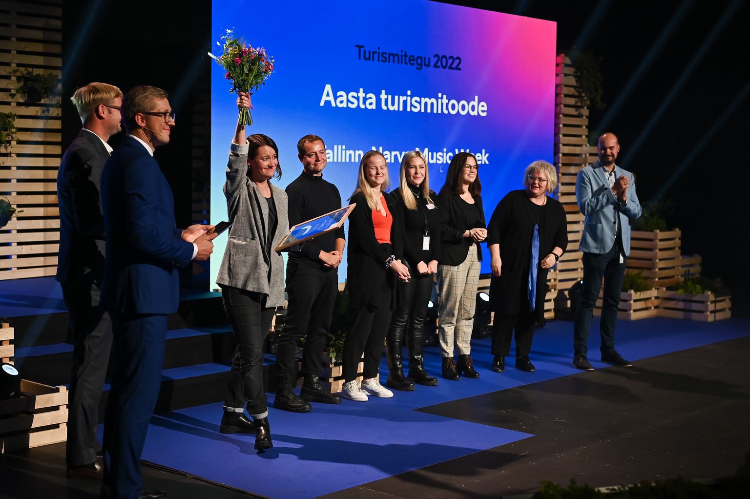 Turismitoode 2022 võitja: Tallinn-Narva Music Weeki tiim Turismikonverents 2022 HOOVÕTT autasustamisel