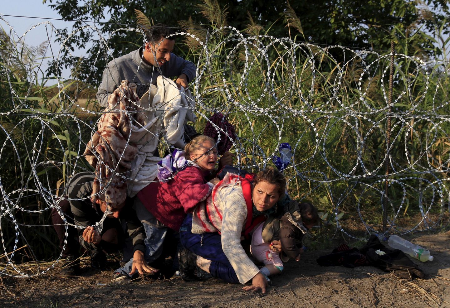 Süüria migrandid Serbiast Ungarisse liikumas.