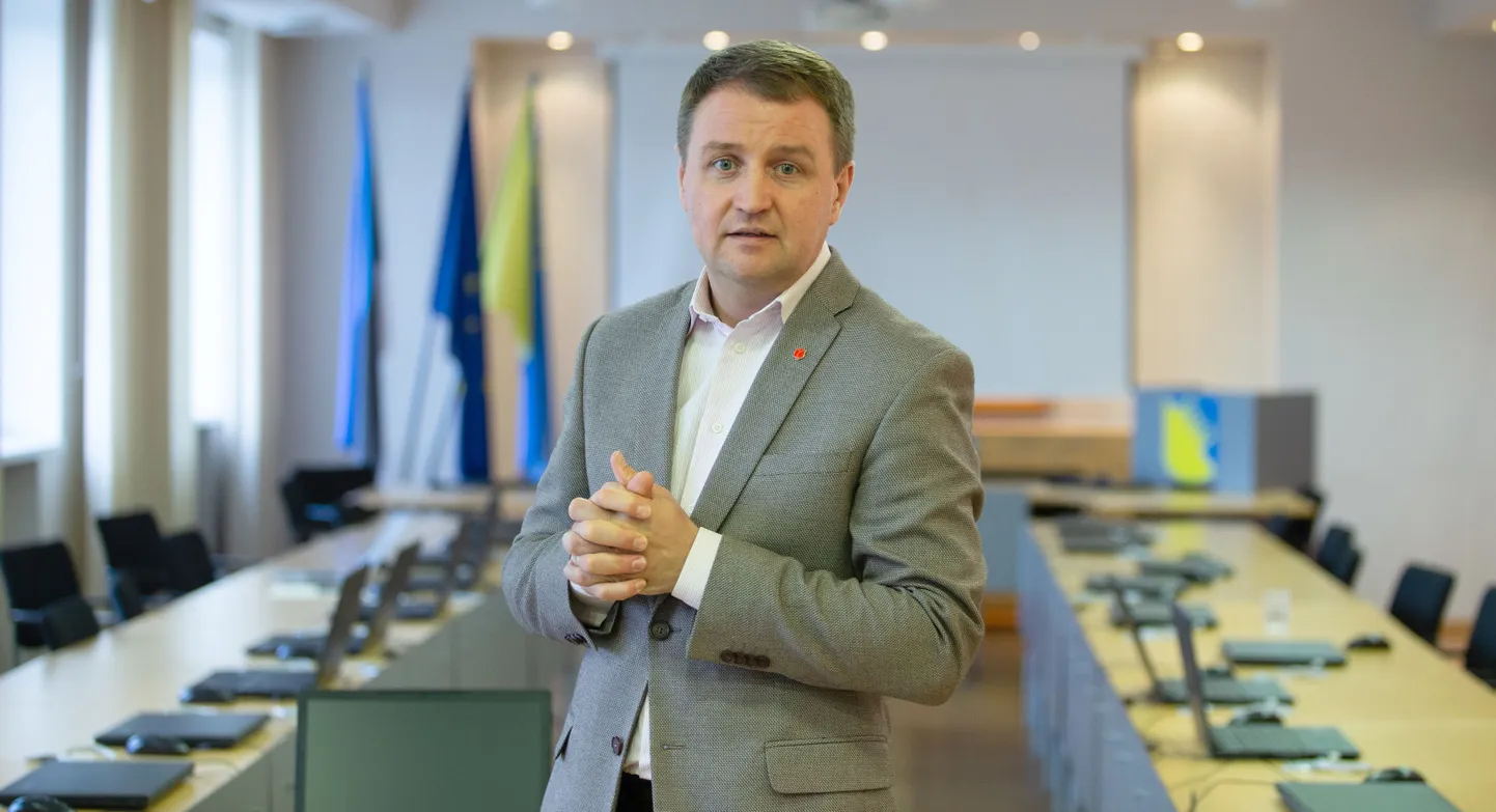 2022. aasta märtsis tegid sotsid Kohtla-Järve volikogus oma liidri Eduard Odinetsi eestvedamisel ühe eelnõu kohta 301 muudatusettepanekut, millest ükski teiste saadikute toetust ei pälvinud, kuid nende läbihääletamiseks kulus ligemale kuus tundi.