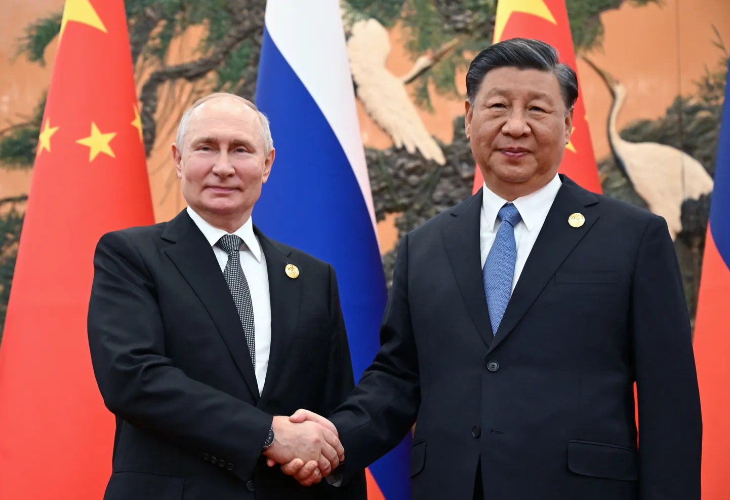 Krievijas diktators Vladimirs Putins un Ķīnas prezidents Sji Dzjiņpins.
