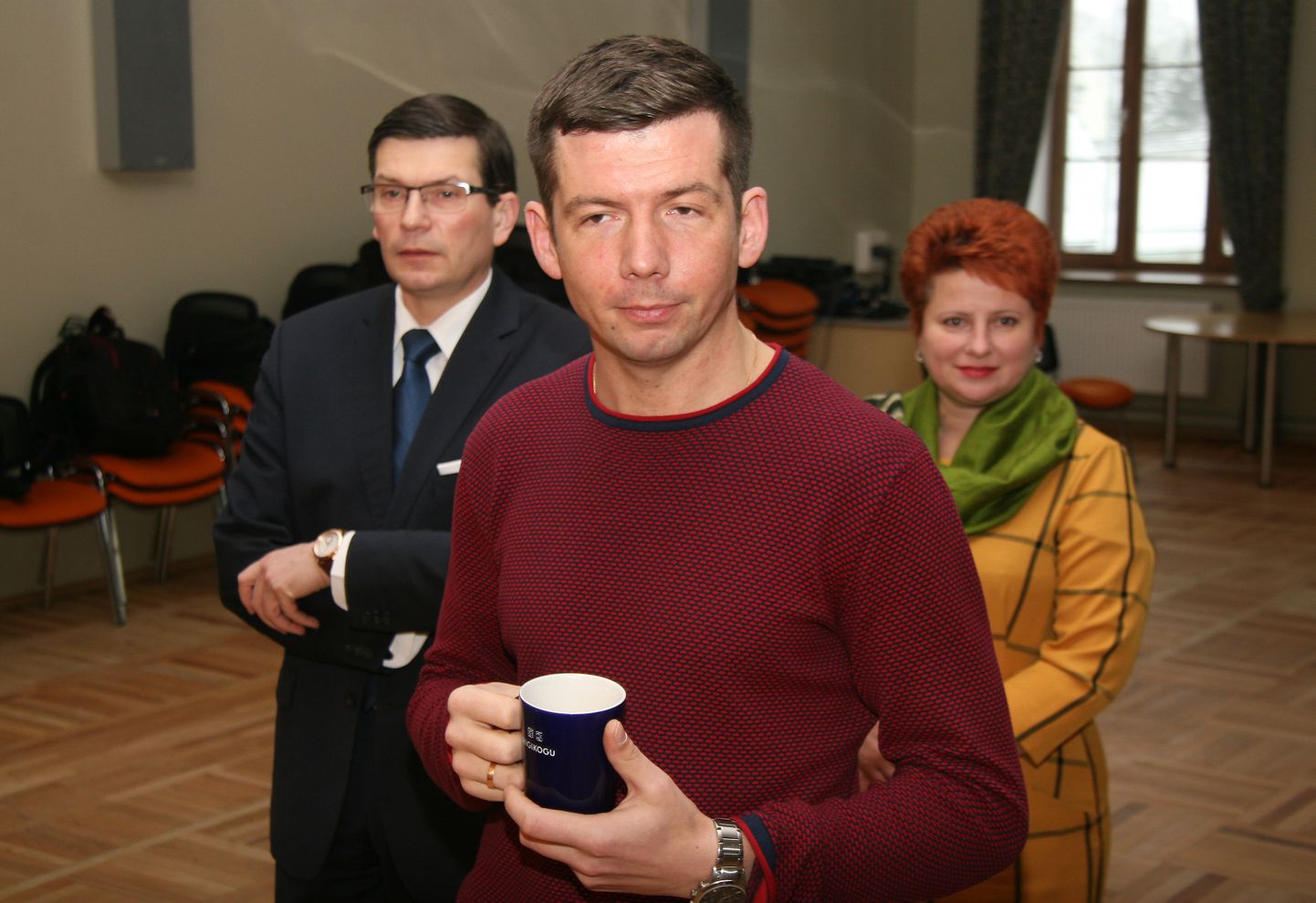 Kevad 2019. Max Kaur (vasakul) oli siis Martin Repinski (esiplaanil) vallavalitsuse liige, nagu ka Viktoria Tsventarnaja. Lahkudes pärast valimisi riigikogusse, toetas Repinski Kauri vallavanema kohal. Nüüd tahab teda aga maha võtta.