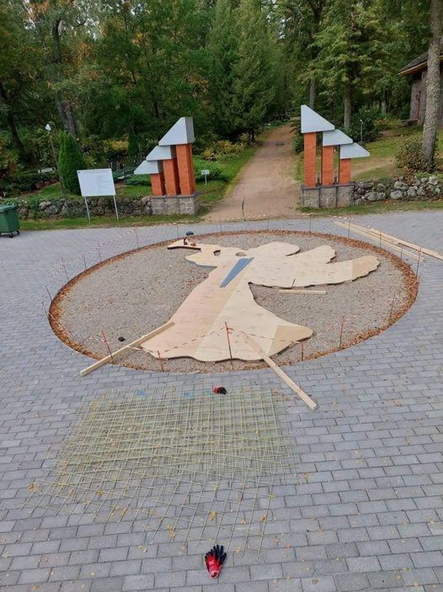 Käib Helme kalmistu parkla rajamine.