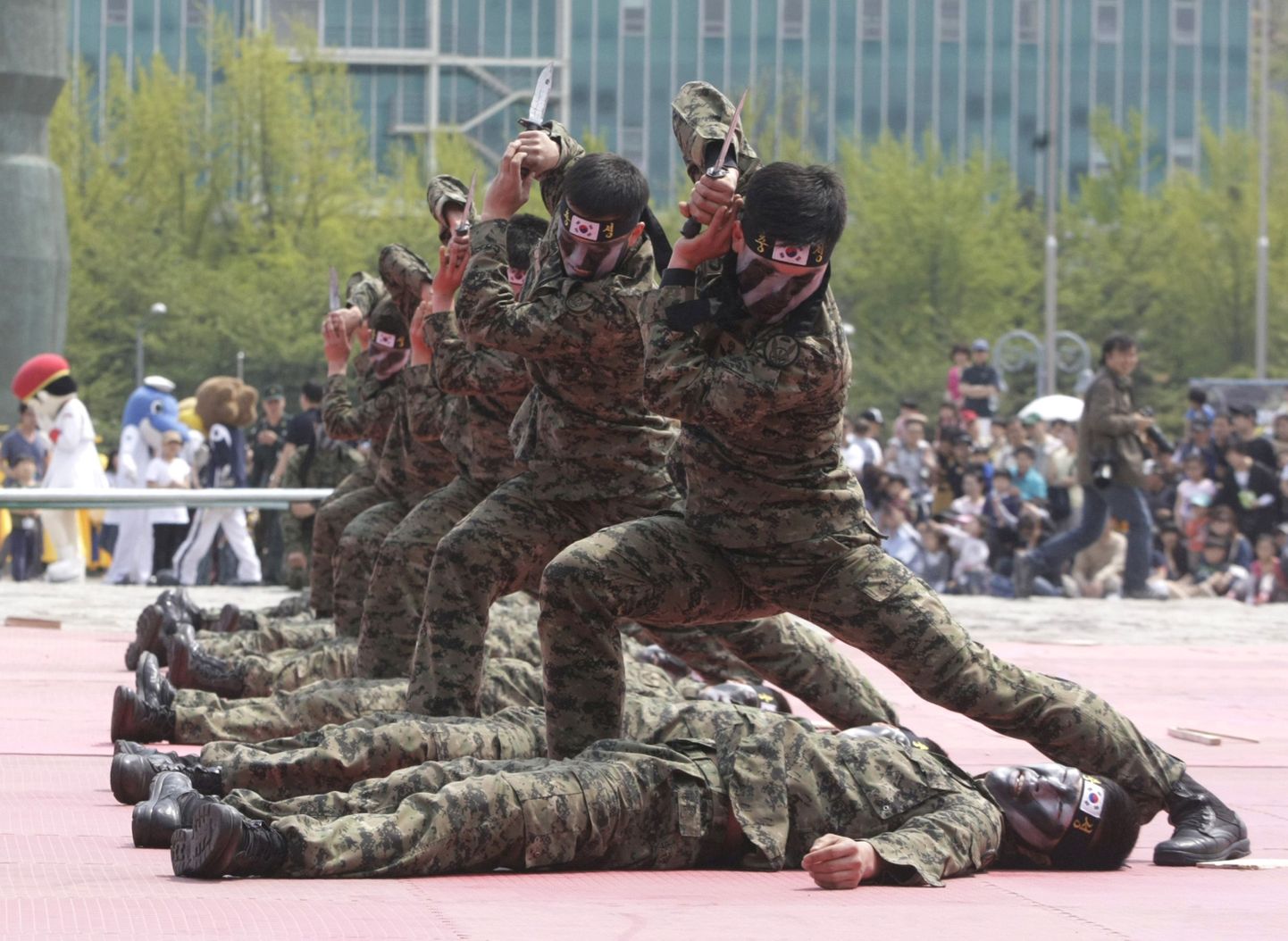 Lõuna-Korea eriüksuslased demonstreerivad oskusi