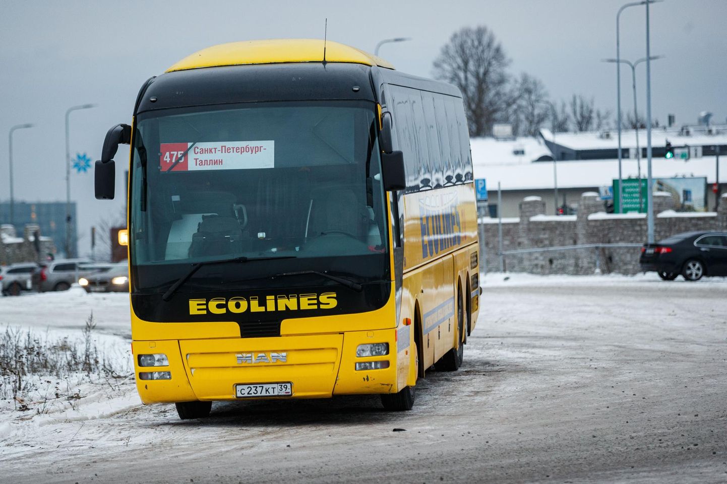 Ecolines Eesti on üks mitmest Eestis rahvusvahelise reisijateveoga tegelevast bussifirmast, kes hoolimata keerukatest aegadest kliente Tallinna ja Peterburi vahet sõidutab.
