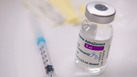 AstraZeneca впервые признает редкий, но потенциально смертельный побочный эффект вакцины против коронавируса