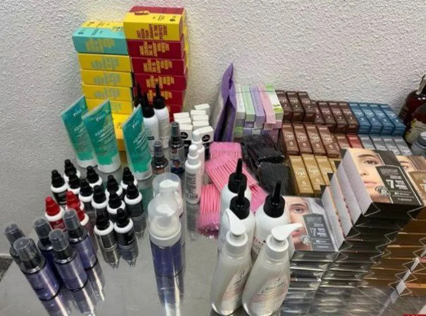 Läti kodanikult konfiskeeritud kosmeetika.