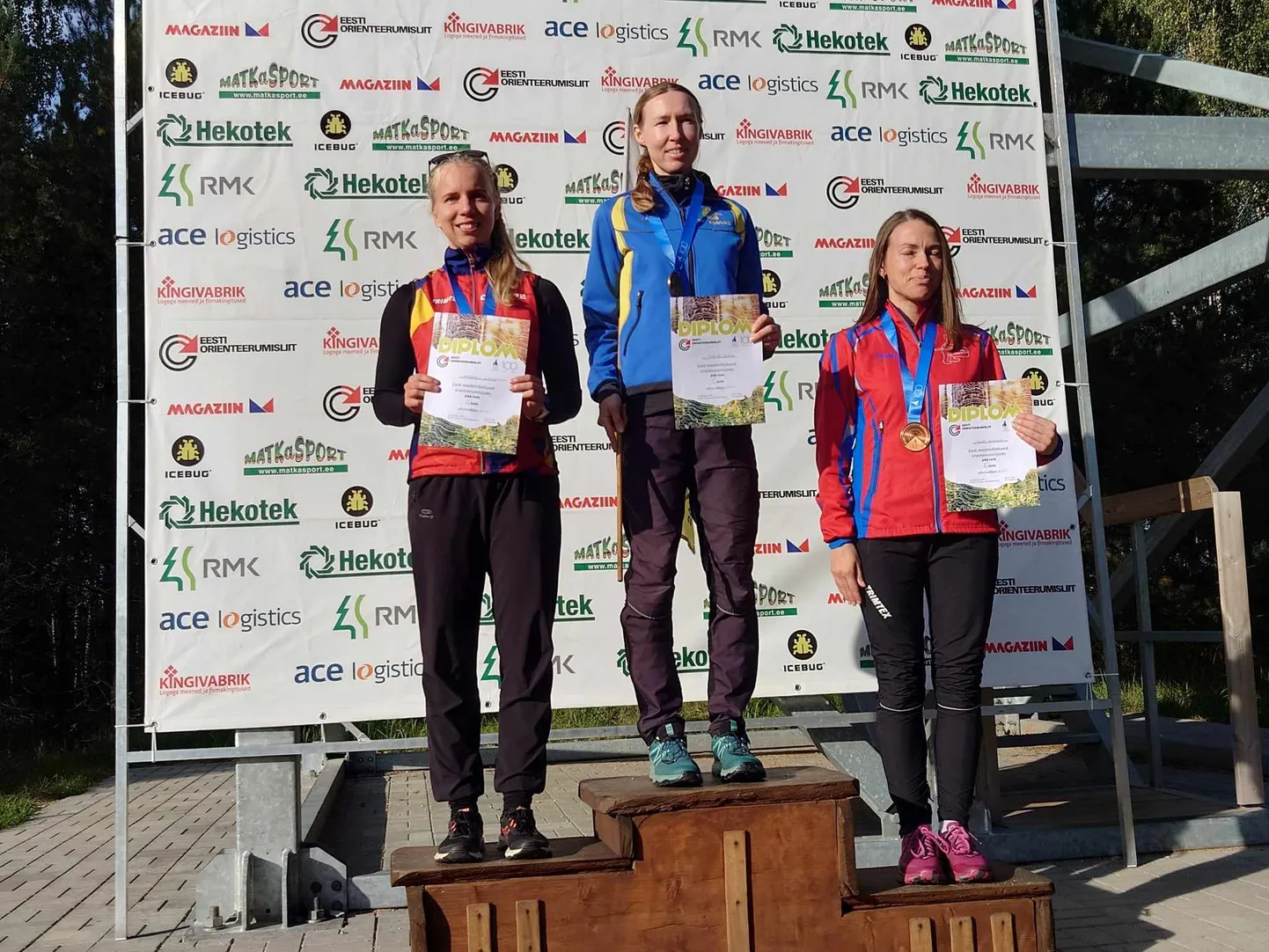 Naistest tõusid poodiumile Annika Rihma (kõrgeimal astmel),  Margret Zimmermann ja Kadri Kadakas.