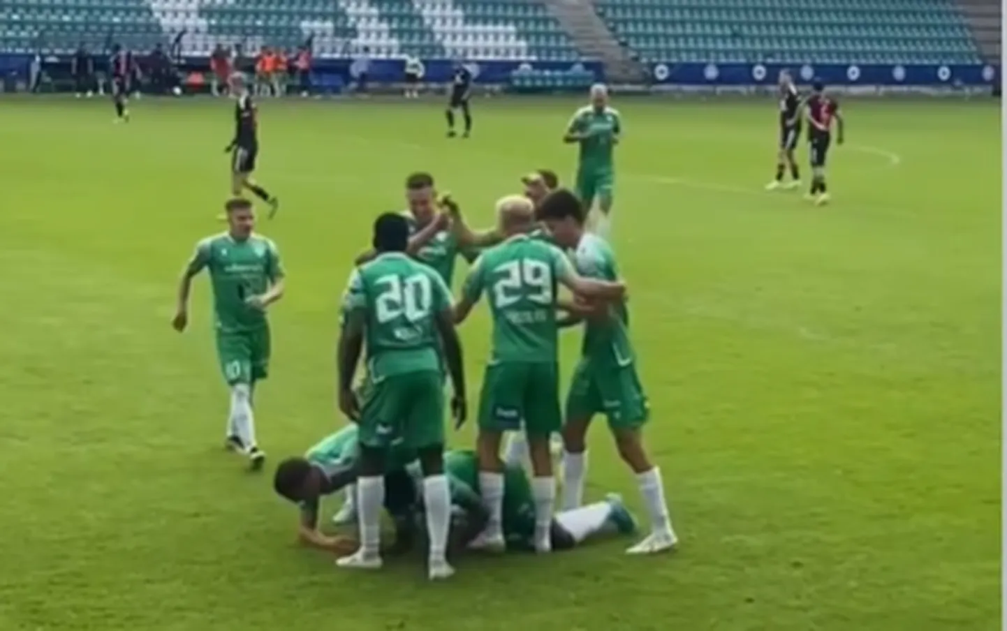 FCI Levadia Agyiri avaväravat tähistamas.