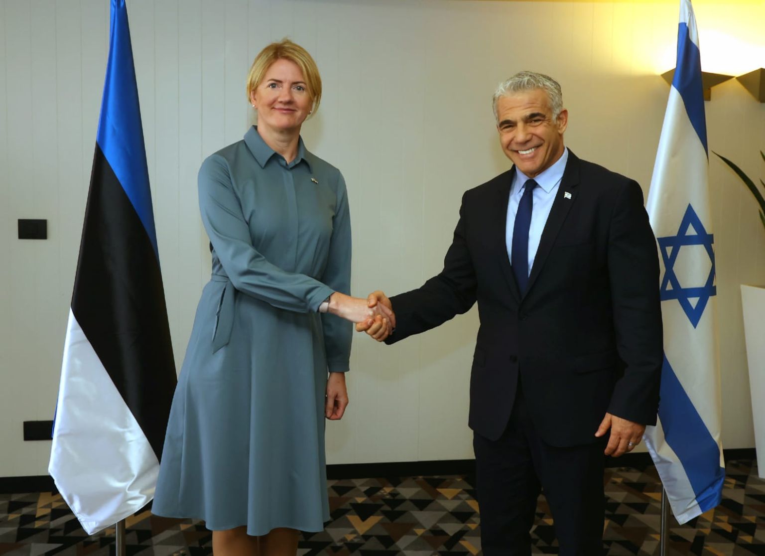 Välisminister Eva-Maria Liimets kohtumisel Iisraeli ametikaaslase Yair Lapidiga.
