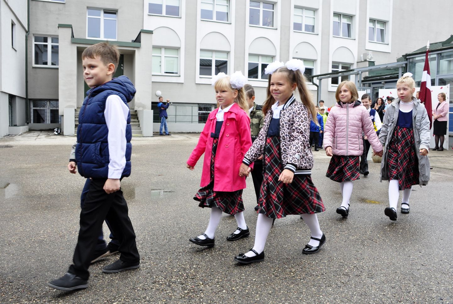Zinību dienas svētki Daugavpils Vienības pamatskolā. Ilustratīvs attēls